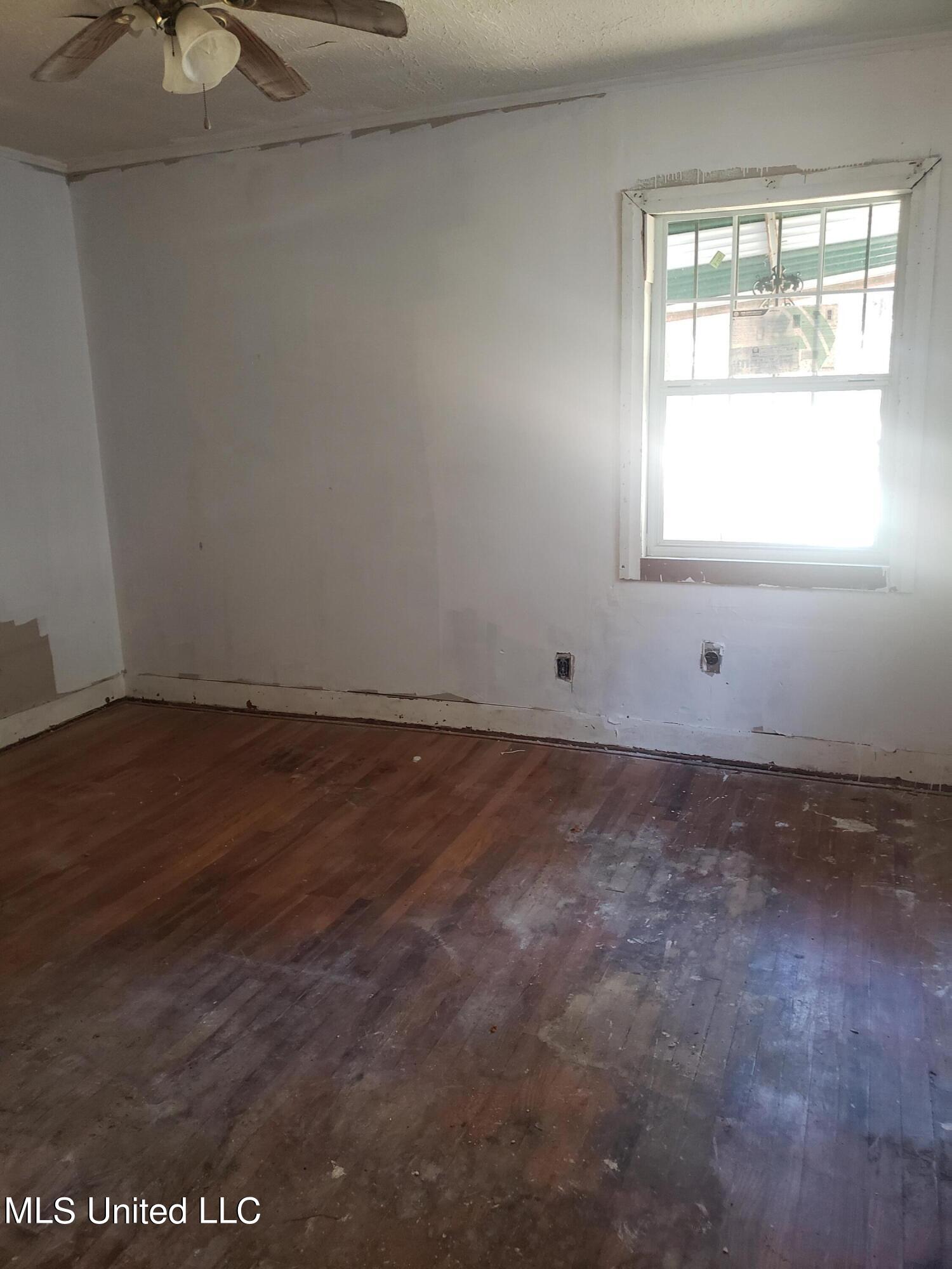 118 West Santa Clair Street Jackson, MS 39212 - Photo 7 of 12 3rd bedroom view