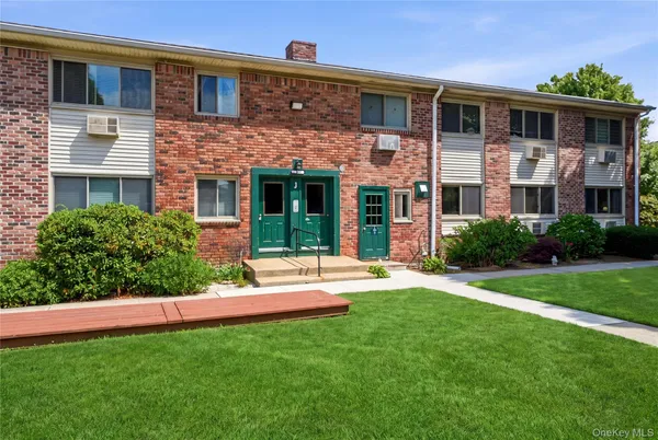 $215,000 | 2449 Union Boulevard, Unit 39A, Islip, NY 11751