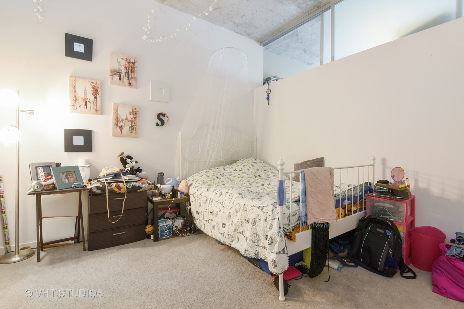 235 West Van Buren Street, Unit 3804 Chicago, IL 60607 - Photo 7 of 11 a bed room with a bed and a chair