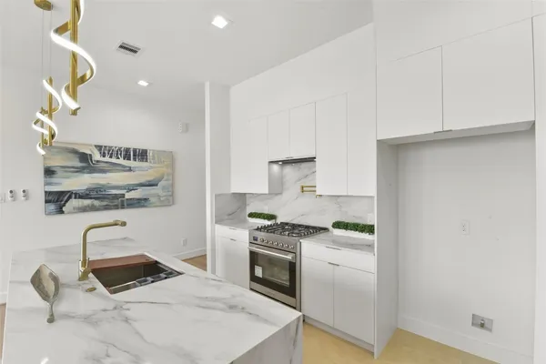 $659,000 | 3116 Clay Street, Houston, TX 77003