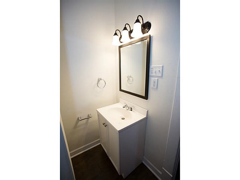 511 Ridge Avenue Carnegie, PA 15106 - Photo 22 of 25 Full Bath.