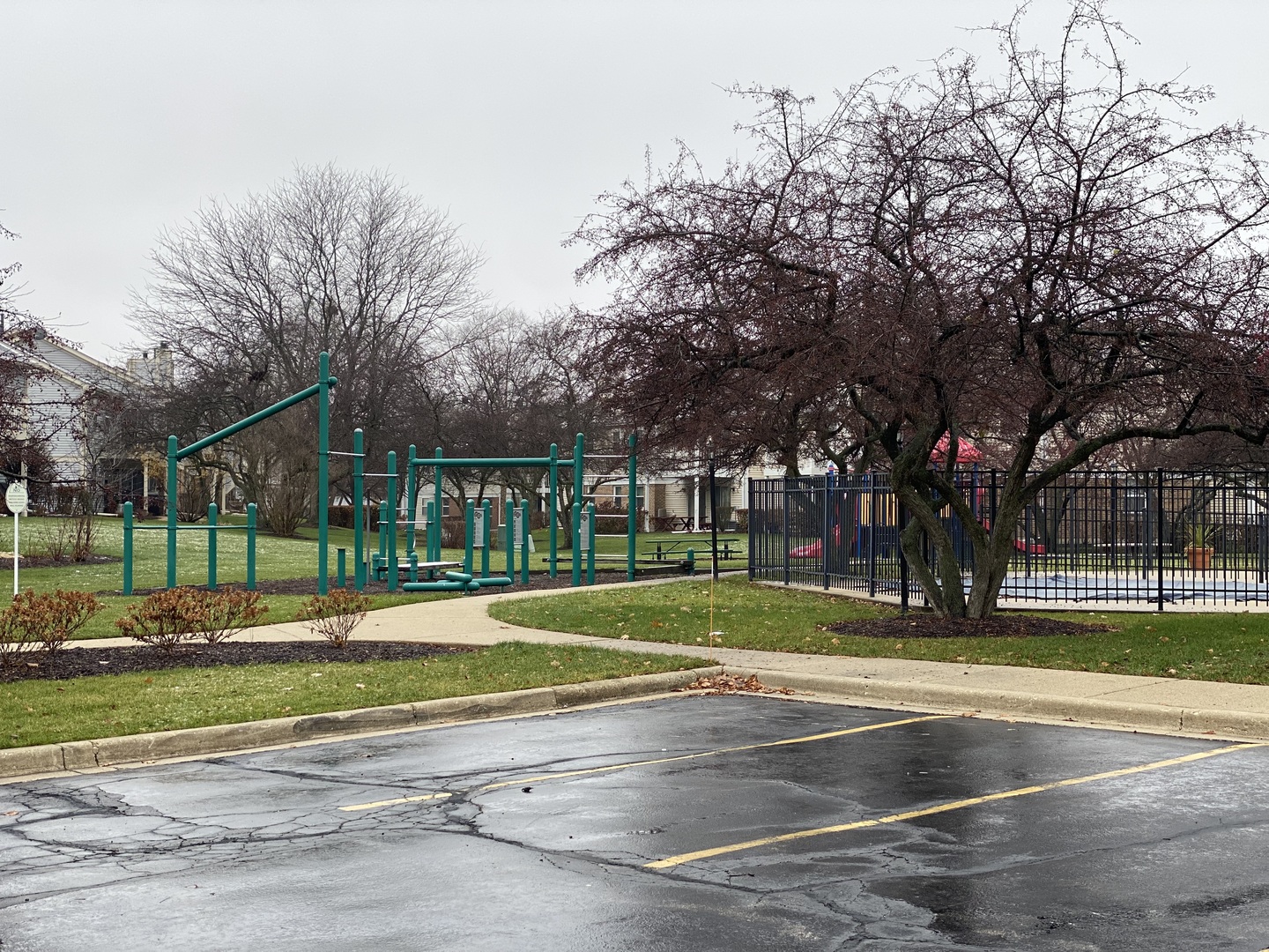 71 Larch Court, Unit B Schaumburg, IL 60193 - Photo 11 of 12 a view of a basketball court
