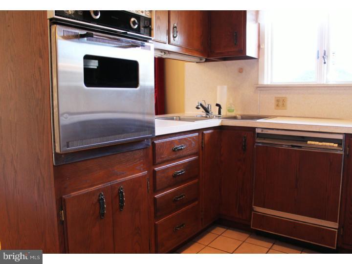 202 Stevens Avenue Sinking Spring, PA 19608 - Photo 2 of 23