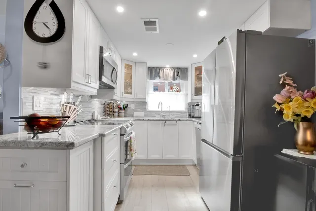 $219,900 | 7012 98th Street, Unit 1A, Chicago Ridge, IL 60415