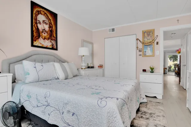 $219,900 | 7012 98th Street, Unit 1A, Chicago Ridge, IL 60415