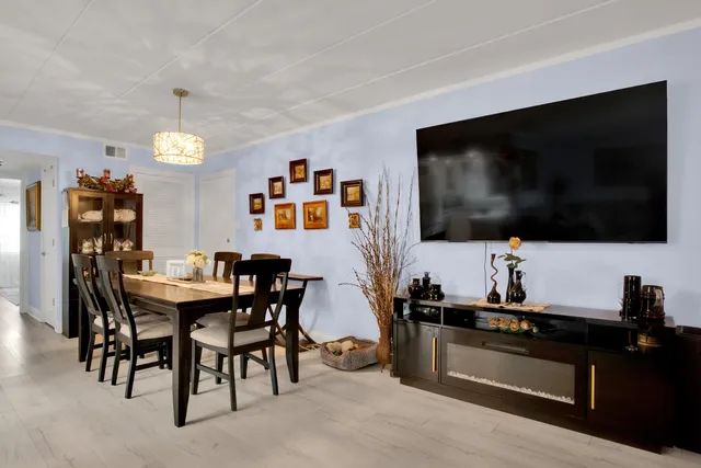 $219,900 | 7012 98th Street, Unit 1A, Chicago Ridge, IL 60415