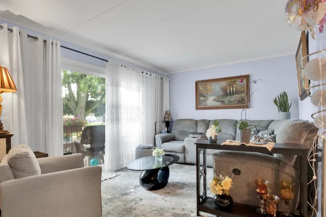 $219,900 | 7012 98th Street, Unit 1A, Chicago Ridge, IL 60415