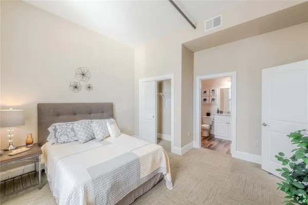 $2,015 | 12 Eagle Street, Unit 12307, Providence, RI 02908