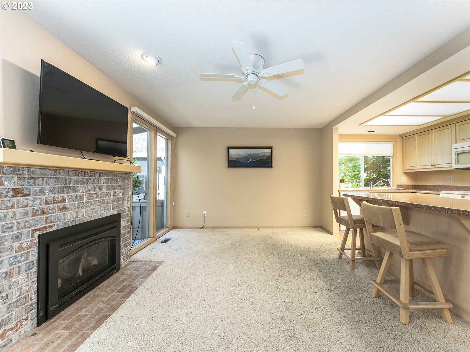 12706 Southwest Overgaard Street Portland, OR 97224 - Photo 11 of 34 Family Room