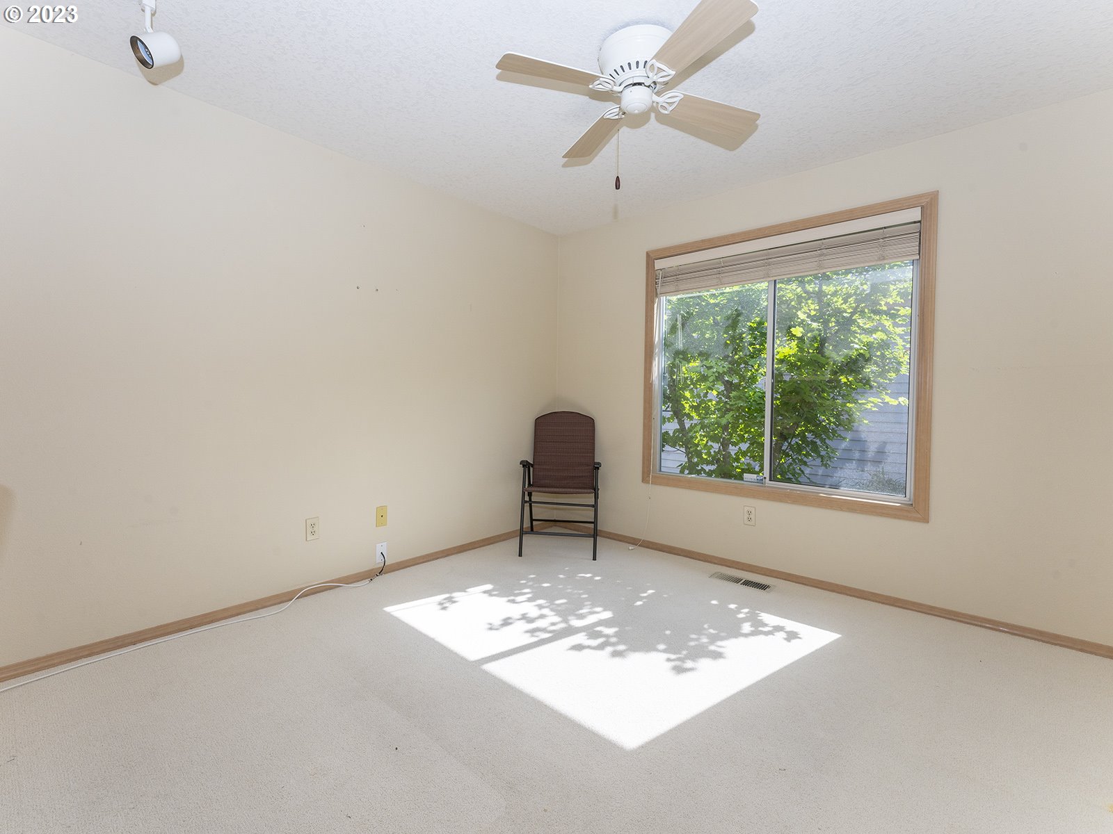 12706 Southwest Overgaard Street Portland, OR 97224 - Photo 23 of 34 Den/Office