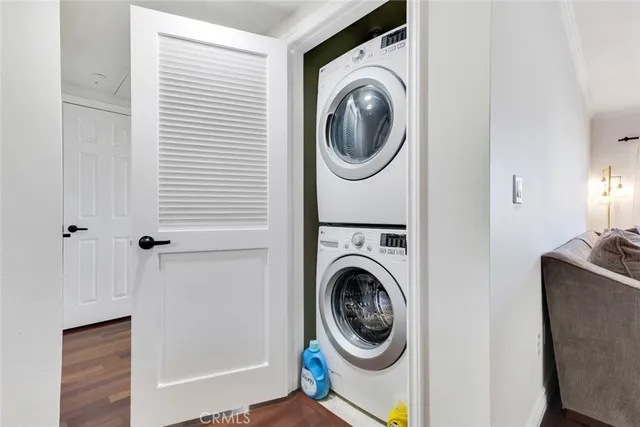 a view of livingroom with furniture and furniture