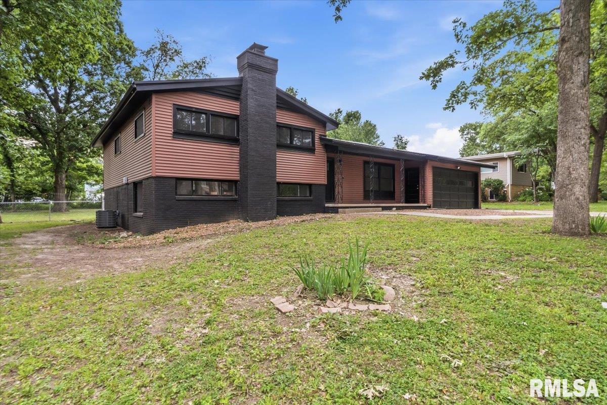 66 West Hazel Dell Lane Springfield, IL 62703 - Photo 2 of 39