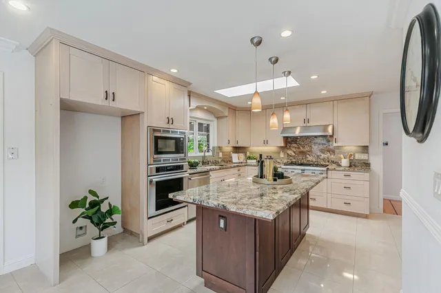 $3,699,888 | 19437 Via Real Drive, Saratoga, CA 95070