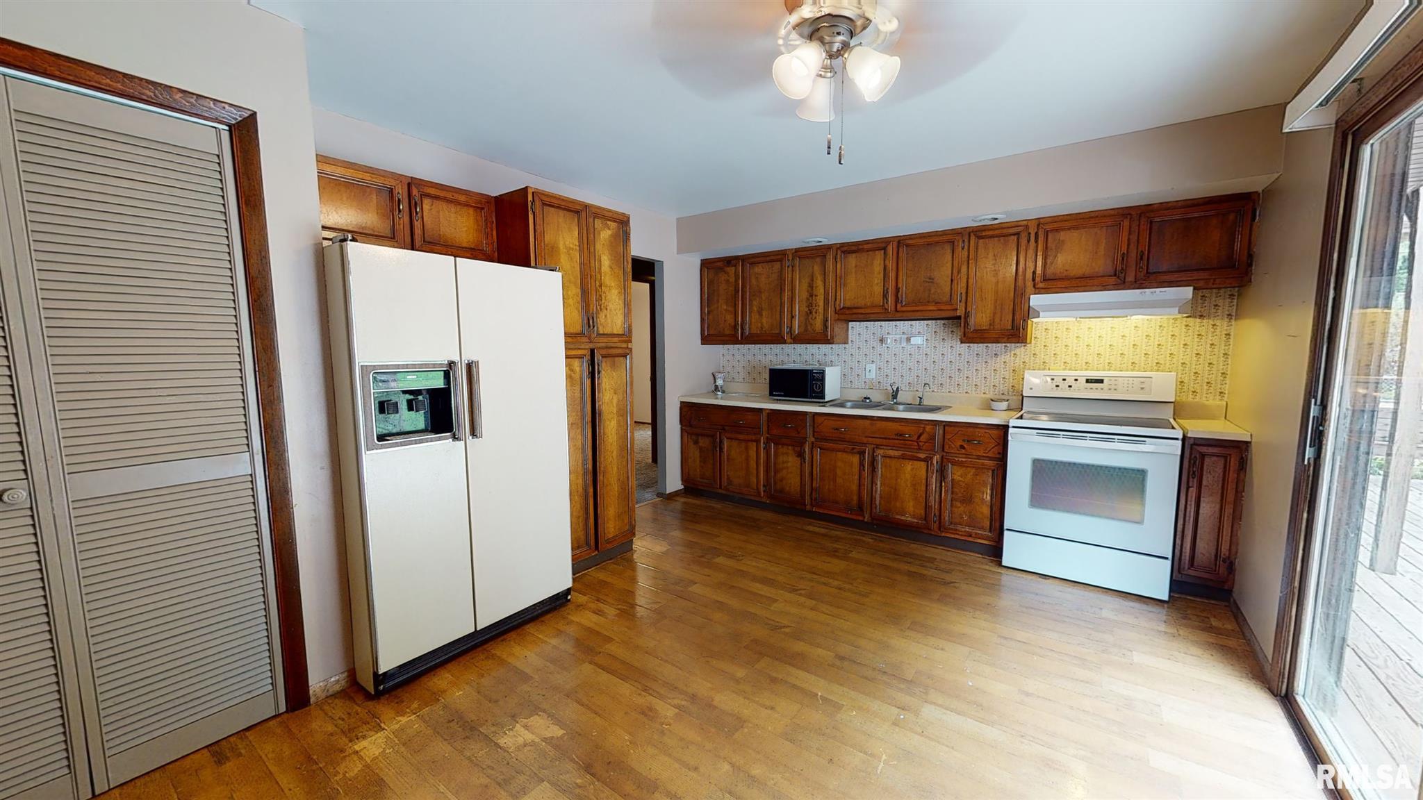 603 Waverly Road Davenport, IA 52804 - Photo 8 of 32 Gallery Image 8
