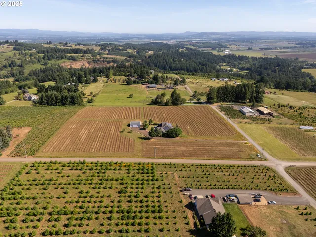 $1,590,000 | 20700 Southeast Cherry Blossom Lane, Amity, OR 97101