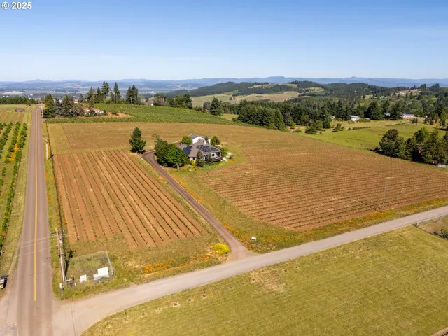 $1,590,000 | 20700 Southeast Cherry Blossom Lane, Amity, OR 97101