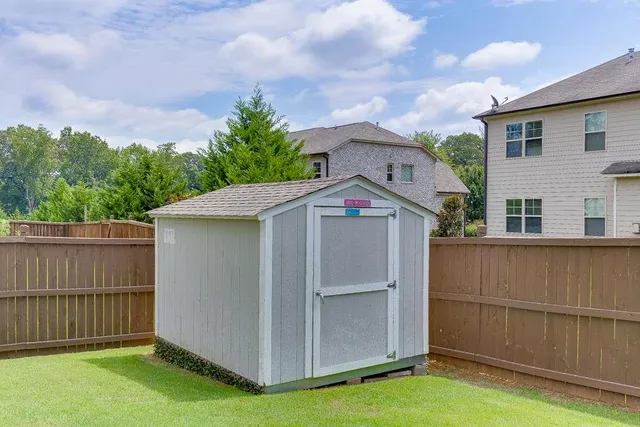 a view of a house with a backyard