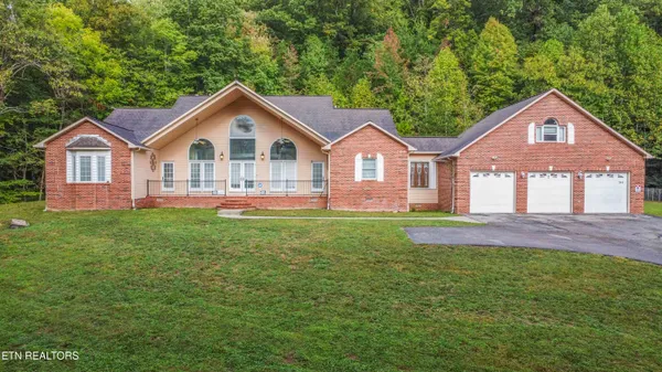 $699,999 | 799 Twin Hills Lane, Jacksboro, TN 37757