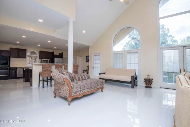 $750,000 | 799 Twin Hills Lane, Jacksboro, TN 37757