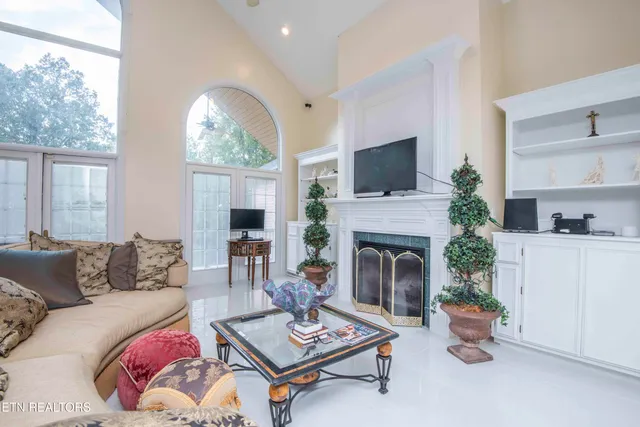 $750,000 | 799 Twin Hills Lane, Jacksboro, TN 37757