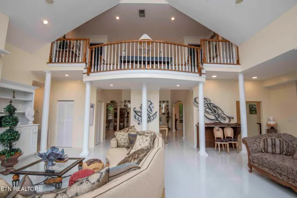 $699,999 | 799 Twin Hills Lane, Jacksboro, TN 37757