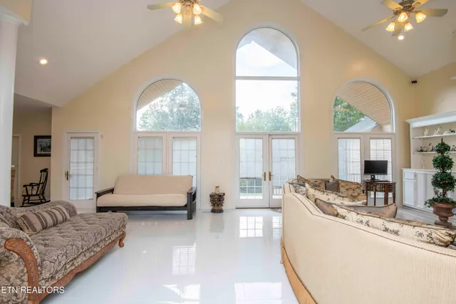 $750,000 | 799 Twin Hills Lane, Jacksboro, TN 37757