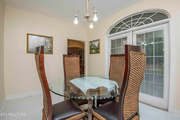 $699,999 | 799 Twin Hills Lane, Jacksboro, TN 37757