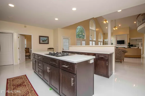 $699,999 | 799 Twin Hills Lane, Jacksboro, TN 37757