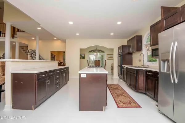 $699,999 | 799 Twin Hills Lane, Jacksboro, TN 37757