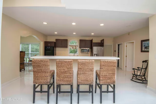 $750,000 | 799 Twin Hills Lane, Jacksboro, TN 37757