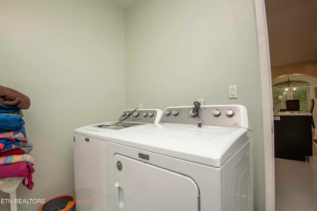 $750,000 | 799 Twin Hills Lane, Jacksboro, TN 37757