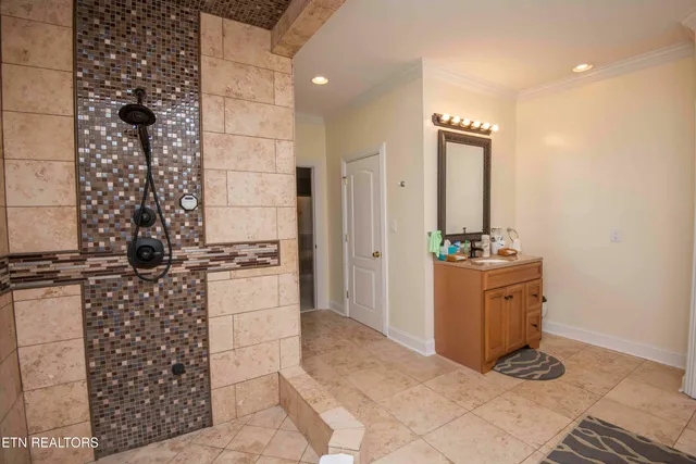 $750,000 | 799 Twin Hills Lane, Jacksboro, TN 37757