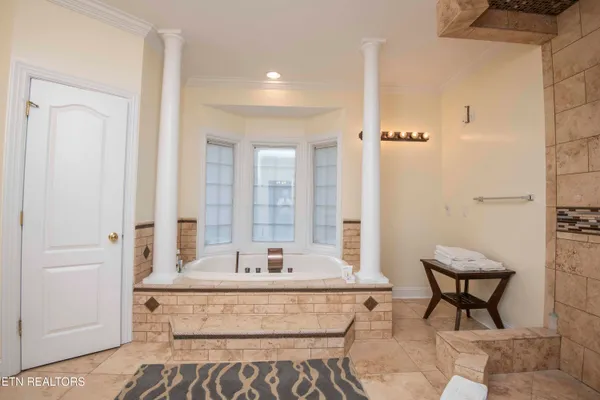 $699,999 | 799 Twin Hills Lane, Jacksboro, TN 37757