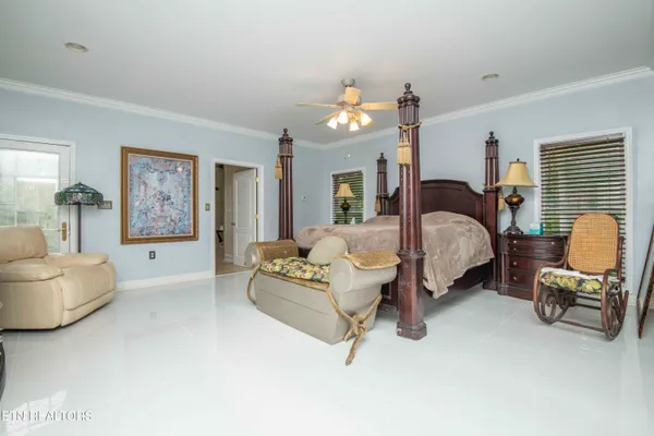 $699,999 | 799 Twin Hills Lane, Jacksboro, TN 37757