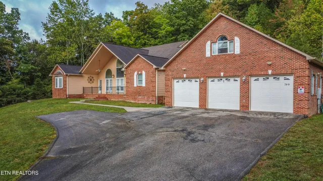 $750,000 | 799 Twin Hills Lane, Jacksboro, TN 37757
