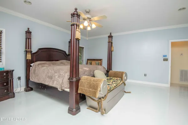 $699,999 | 799 Twin Hills Lane, Jacksboro, TN 37757