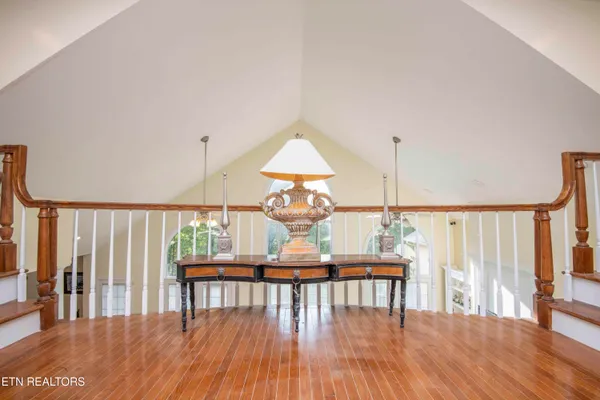 $699,999 | 799 Twin Hills Lane, Jacksboro, TN 37757