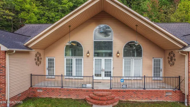 $750,000 | 799 Twin Hills Lane, Jacksboro, TN 37757