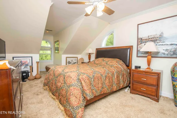 $699,999 | 799 Twin Hills Lane, Jacksboro, TN 37757