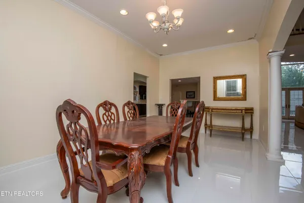 $699,999 | 799 Twin Hills Lane, Jacksboro, TN 37757