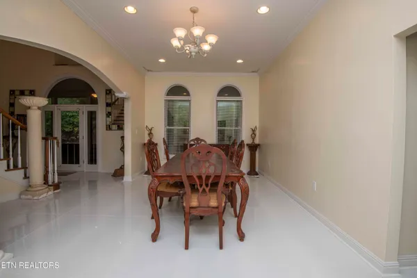 $699,999 | 799 Twin Hills Lane, Jacksboro, TN 37757