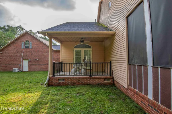 $699,999 | 799 Twin Hills Lane, Jacksboro, TN 37757