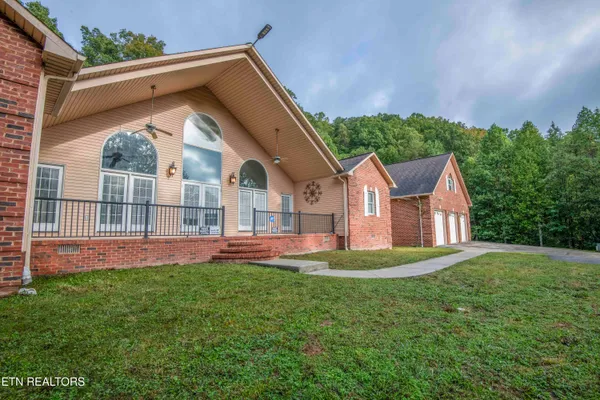 $699,999 | 799 Twin Hills Lane, Jacksboro, TN 37757