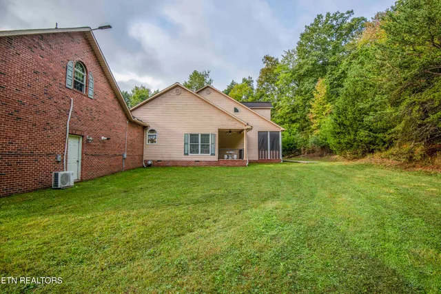 $750,000 | 799 Twin Hills Lane, Jacksboro, TN 37757