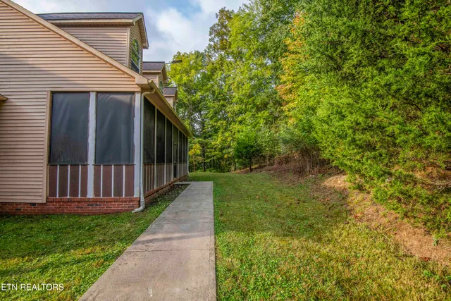$750,000 | 799 Twin Hills Lane, Jacksboro, TN 37757