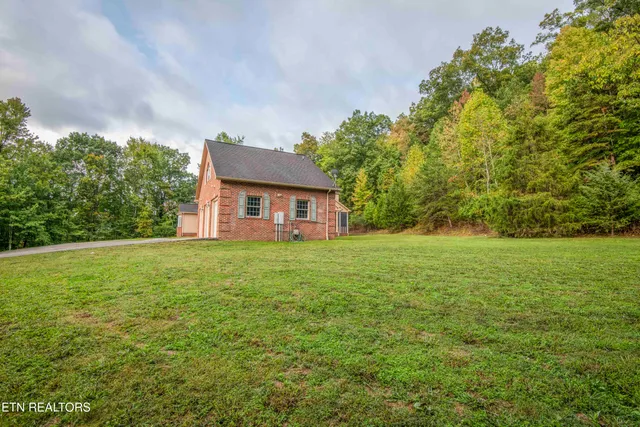 $750,000 | 799 Twin Hills Lane, Jacksboro, TN 37757