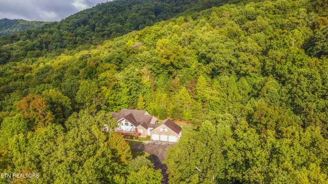 $750,000 | 799 Twin Hills Lane, Jacksboro, TN 37757
