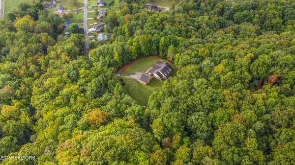 $699,999 | 799 Twin Hills Lane, Jacksboro, TN 37757