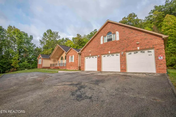 $699,999 | 799 Twin Hills Lane, Jacksboro, TN 37757