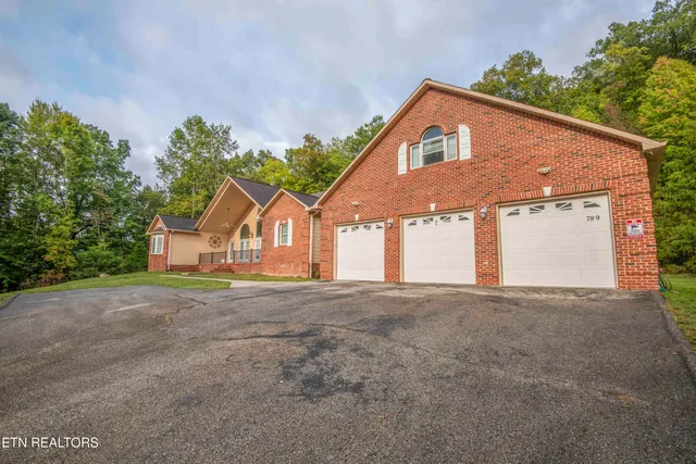 $750,000 | 799 Twin Hills Lane, Jacksboro, TN 37757